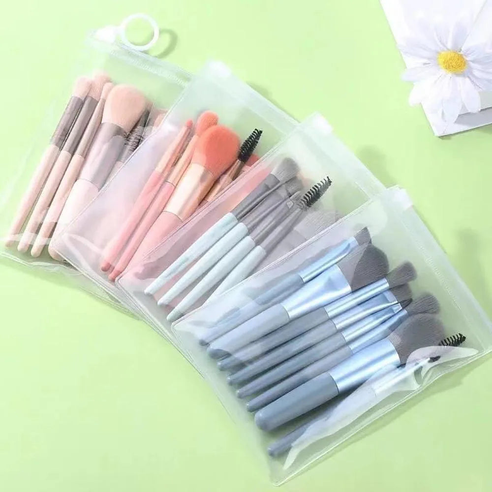 Kit com 8 Pincéis de Maquiagem + Estojo Transparente